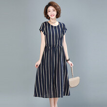 純色復古連衣裙，打造優(yōu)雅小仙女