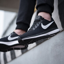 耐克（NIKE）跑步鞋880555-001緩震耐磨飛馬34 