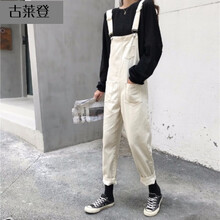 減齡小心機，牛仔背帶裙秀活力
