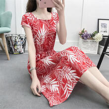 職場(chǎng)女人味，純色連衣裙顯氣質(zhì)