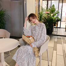 純色蕾絲裙，打造你的性感小心機