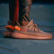阿迪達斯（Adidas）跑步鞋EG7490 