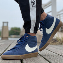 nike藍(lán)色高幫板鞋