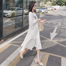 夏日出游，穿條紋連衣裙更吸睛