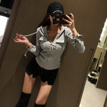 寬松連帽牛仔外套顯氣質(zhì)