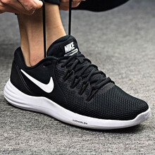 耐克（NIKE）跑步鞋黑色908987-001輕便緩震 41