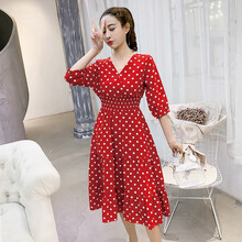 穿荷葉邊連衣裙，微胖女神的福音