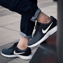 耐克（NIKE）跑步鞋908988-001/煤黑-白 42