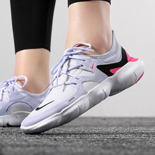 耐克（NIKE）跑步鞋AQ1316-101/赤足5偏小 白色/黑色/半藍(lán) 35以下