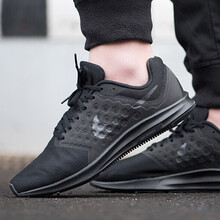 耐克（NIKE）跑步鞋全黑舒適緩震852459-001 