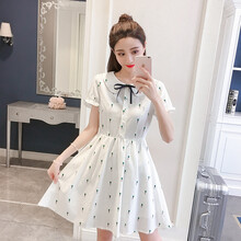 純色長(cháng)裙，打造曼妙身姿