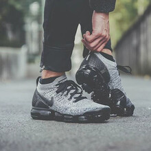 耐克（NIKE）跑步鞋白色942842-107 42
