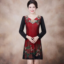 修身連衣裙，穿出氣質(zhì)小白