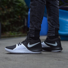 耐克（NIKE）籃球鞋黑白拼接配色917506-001 43