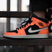耐克（NIKE）籃球鞋554724-062 橙/黑/小碎扣 40.5