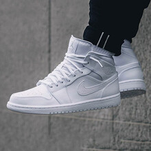 耐克（NIKE）籃球鞋554724-104全白AJ1 