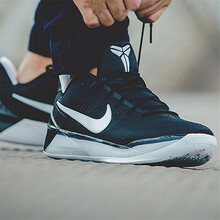 耐克（NIKE）籃球鞋852427-001 ZK12 黑色 