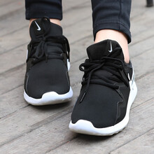 耐克（NIKE）跑步鞋812655-104/炫彩鐳射勾 