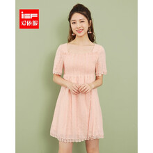 性感小心機，蕾絲裙打造優(yōu)雅女神