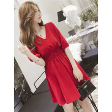 純色長(cháng)裙，微胖女神的氣質(zhì)之選