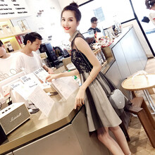 佤寶莉（WABAOLI） 純色 拼接，拉鏈，褶皺，蕾絲，紗網(wǎng) 連衣裙