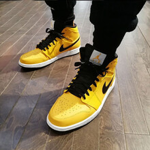耐克（NIKE）籃球鞋黑黃小新歡554724-700 