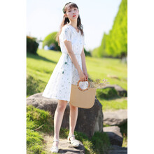 純色條紋裙，打造優(yōu)雅小仙女