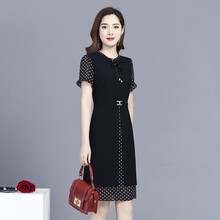 純色連衣裙，打造優(yōu)雅氣質(zhì)的女人