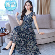 蕾絲連衣裙，穿出性感女神范
