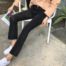 薄款牛仔褲，穿出你的性感范