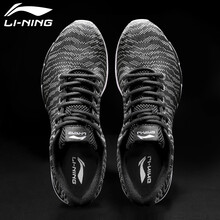 時(shí)尚透氣運(yùn)動(dòng)男鞋，跑出青春活力