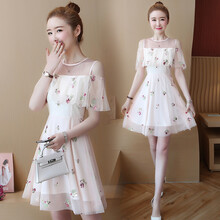 一字露肩短裙，拯救你的味蕾