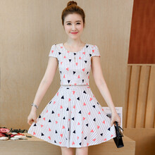 優(yōu)雅印花連衣裙讓你秒變浪漫女神