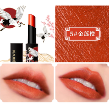 滋潤(rùn)雙唇，保濕口紅讓你水嫩嘟嘟
