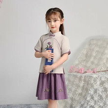 圓領(lǐng)短袖寬松上衣，穿出少女風(fēng)