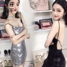純色小短裙，打造甜美少女風