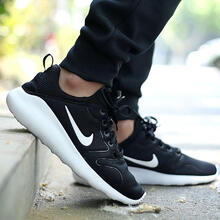 耐克（NIKE）跑步鞋833411-010黑色+白色 