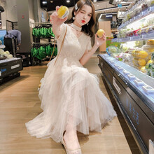 簡(jiǎn)約吊帶裙，微胖女神的好幫手