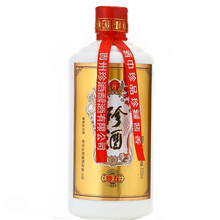 醇香白酒，老友相聚更盡興