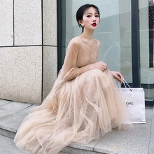 純色連衣裙，讓你變身女神氣質(zhì)范