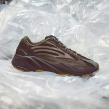 阿迪達(dá)斯（Adidas）跑步鞋EG6860 yeezy 700 V2 