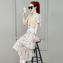 性感小白連衣裙，穿出迷人鎖骨