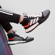 阿迪達斯（Adidas）籃球鞋BB7822 42