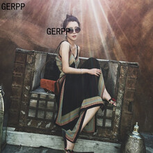 GERPP 純色 拼接，露背 連衣裙
