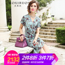 復(fù)古印花長(zhǎng)裙，女神的優(yōu)雅之選