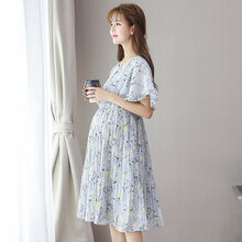 蕾絲連衣裙，穿出性感女神范