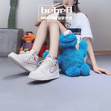 耐克（NIKE）籃球鞋兔八哥白紅女款575441-160 