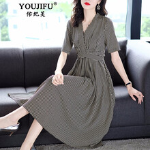 小香風連衣裙，打造優(yōu)雅美腿