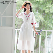 純色蕾絲裙，讓你變身性感女強(qiáng)人
