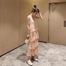 純色蕾絲裙，打造優(yōu)雅女人味